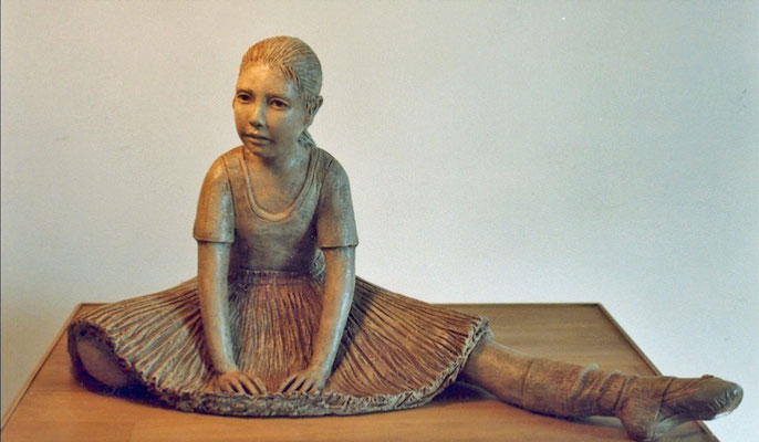 Photo of a sculpture of dancer stretching
